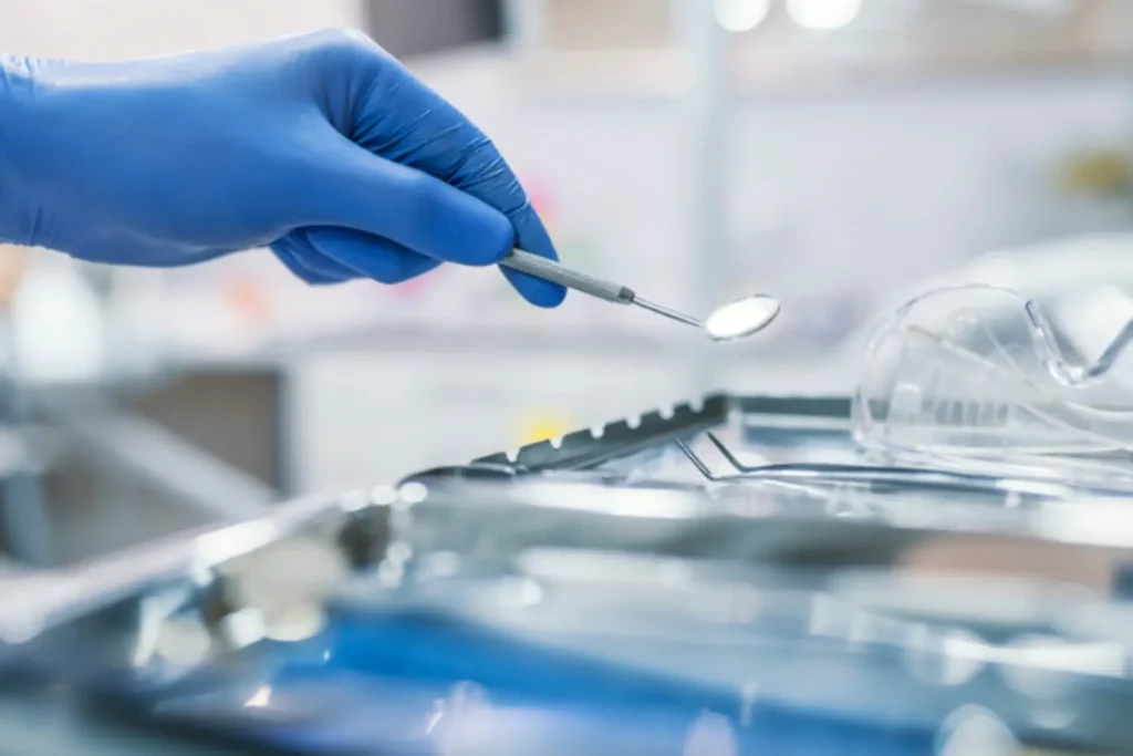 Detartrase o detartrasi qual è il termine corretto